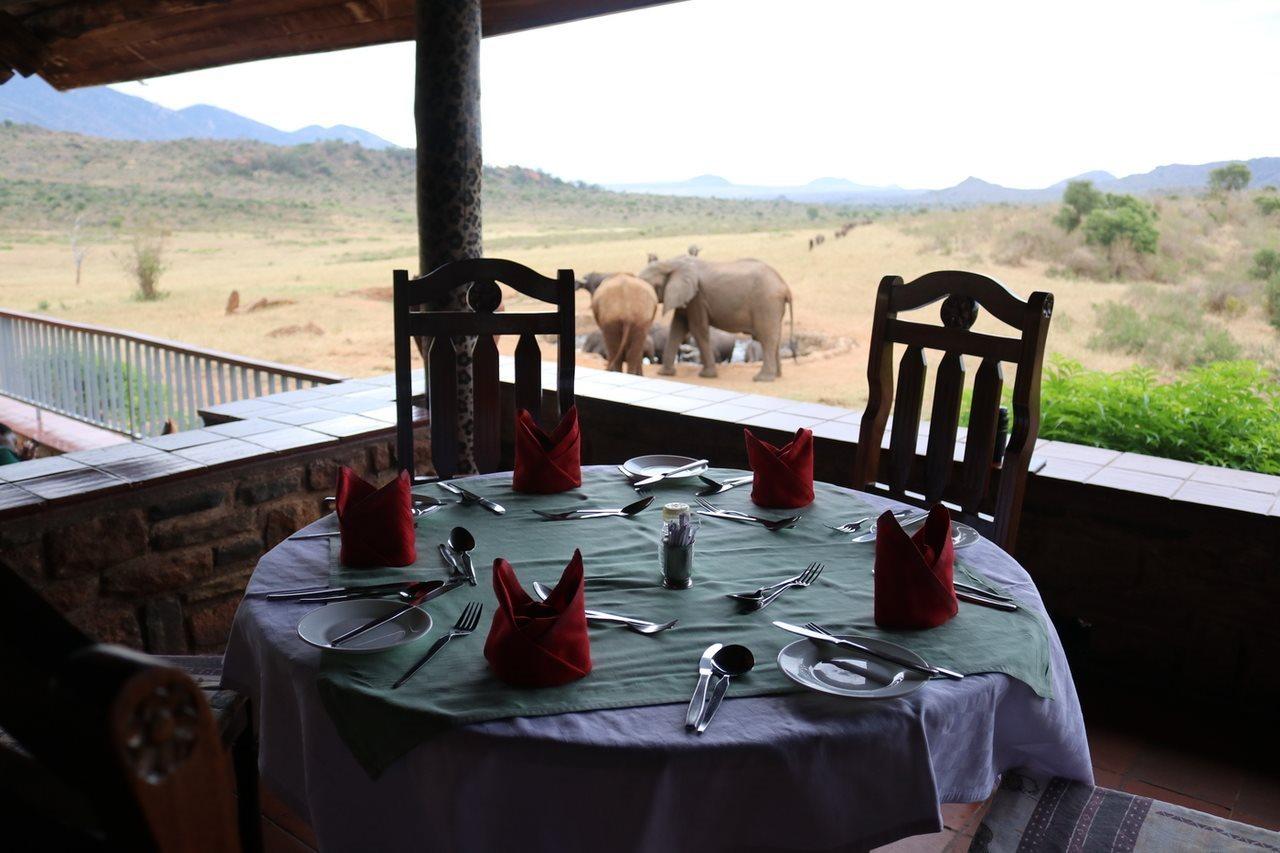 Ngulia Safari Lodge Tsavo Екстериор снимка