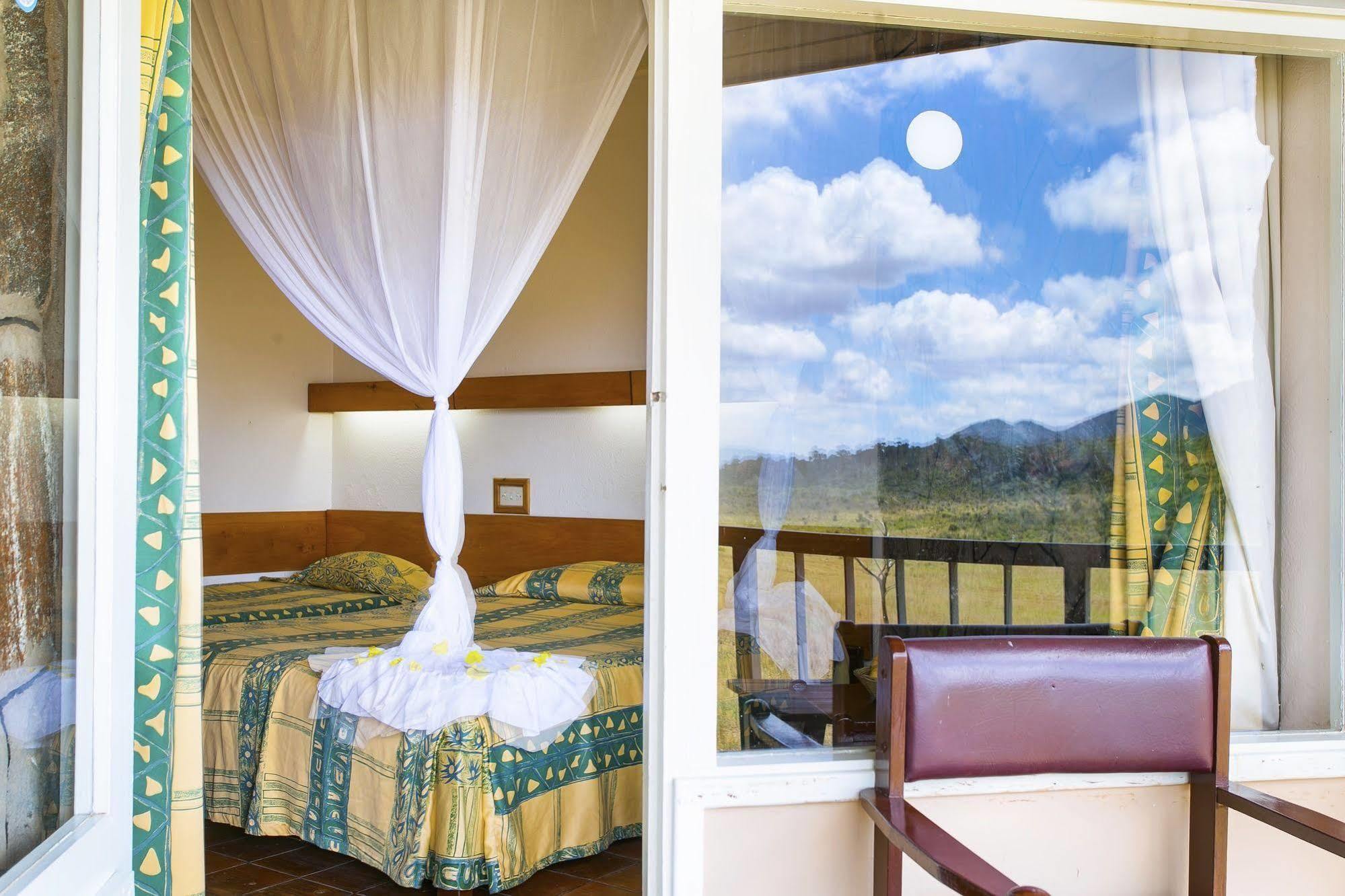 Ngulia Safari Lodge Tsavo Екстериор снимка