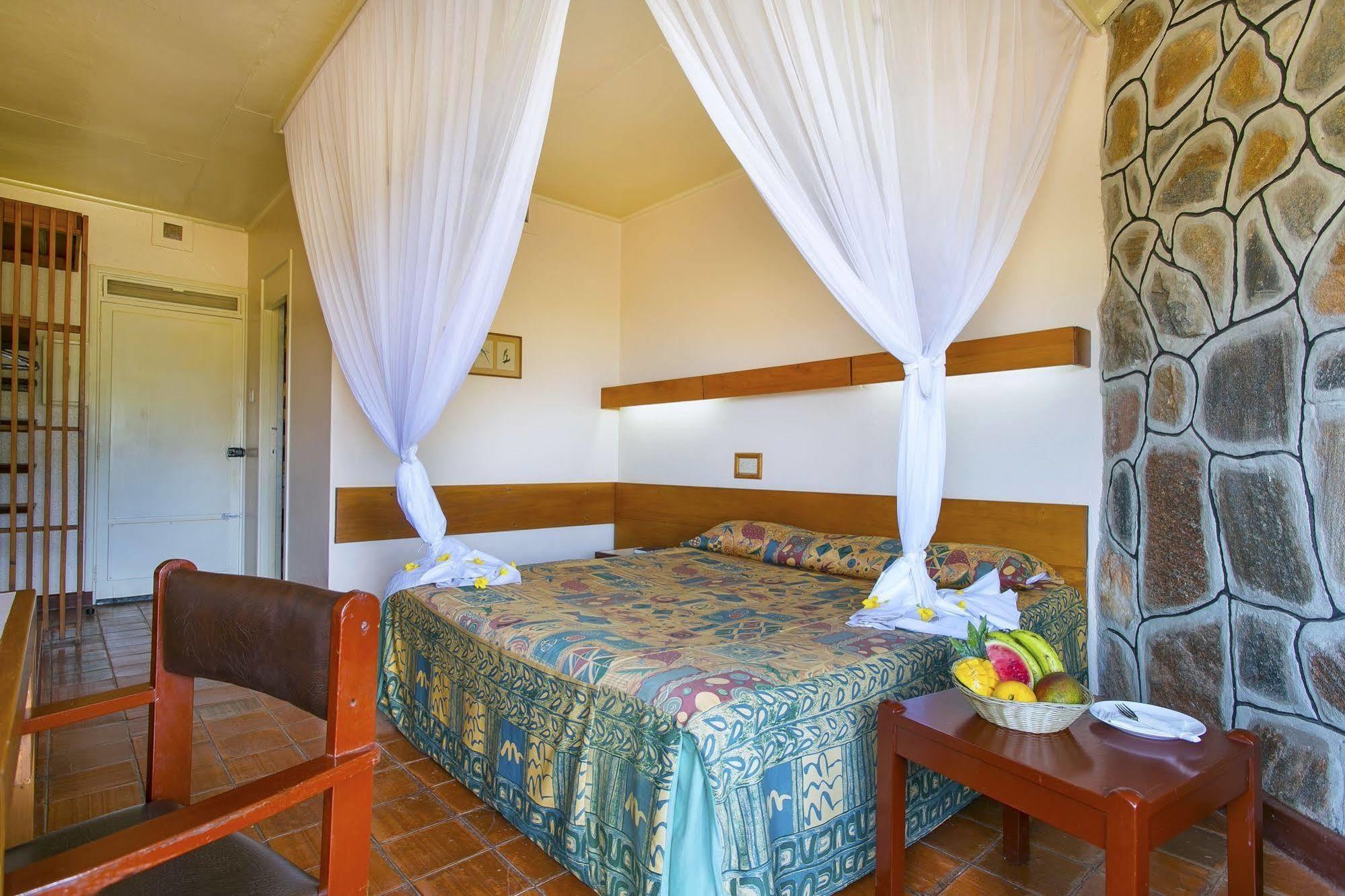 Ngulia Safari Lodge Tsavo Екстериор снимка